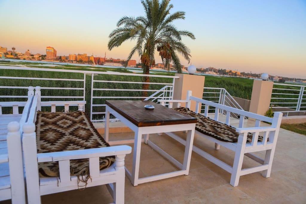 Royal Nile Villas - Nile View Apartment 2 樂蜀 外观 照片